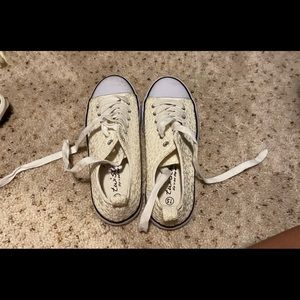 Women’s tennis shoes